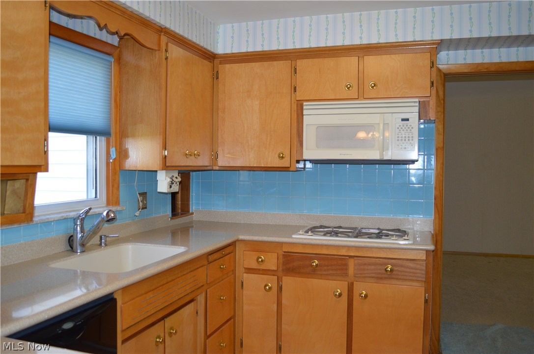 2462 Claver Road Cleveland, OH 44118 - Photo 4 of 19 updated kitchen with granite counter top and jenn air stove and microwave oven
