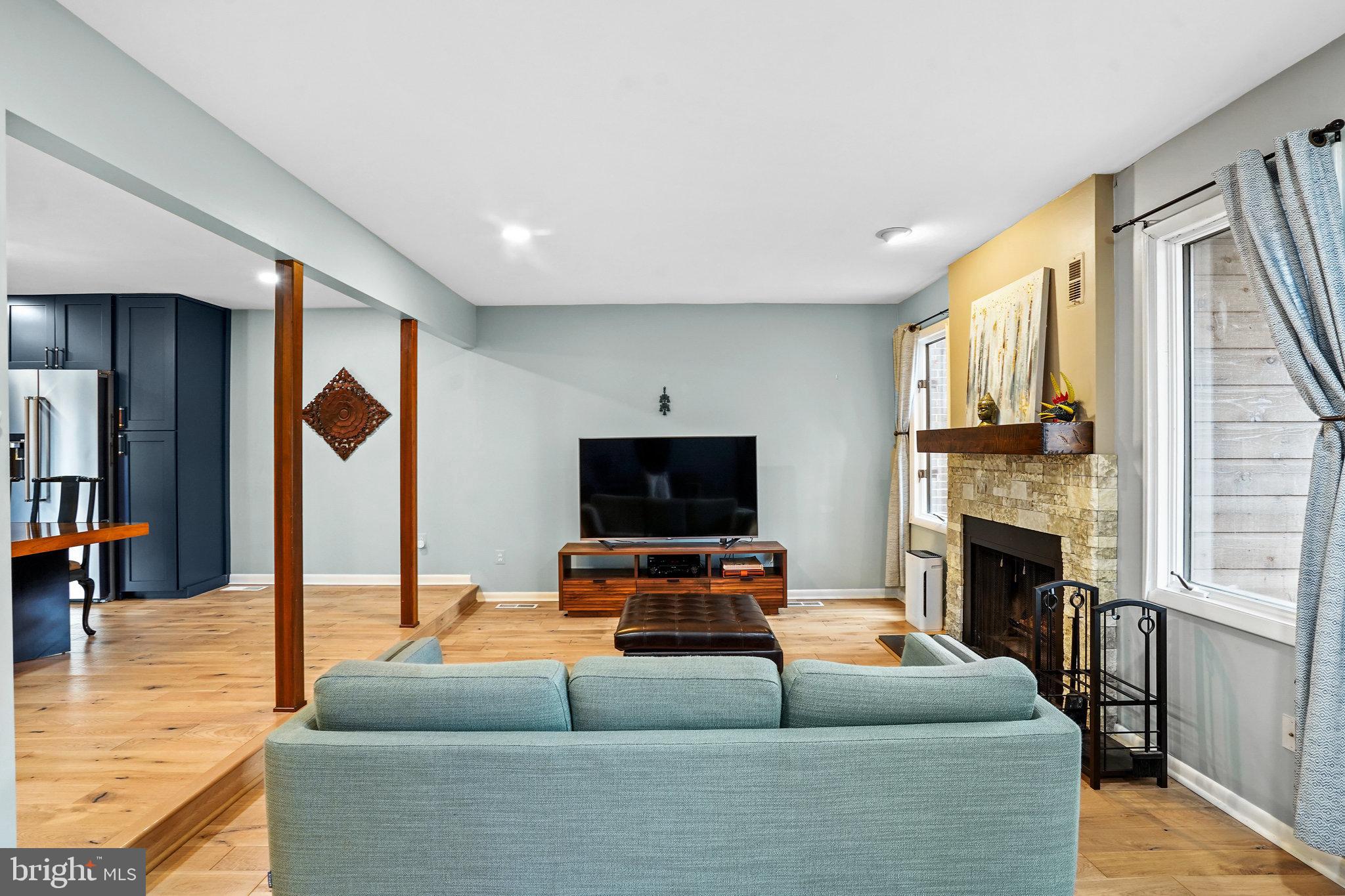 2247 Cedar Cove Court Reston, VA 20191 - Photo 11 of 46 Living Room