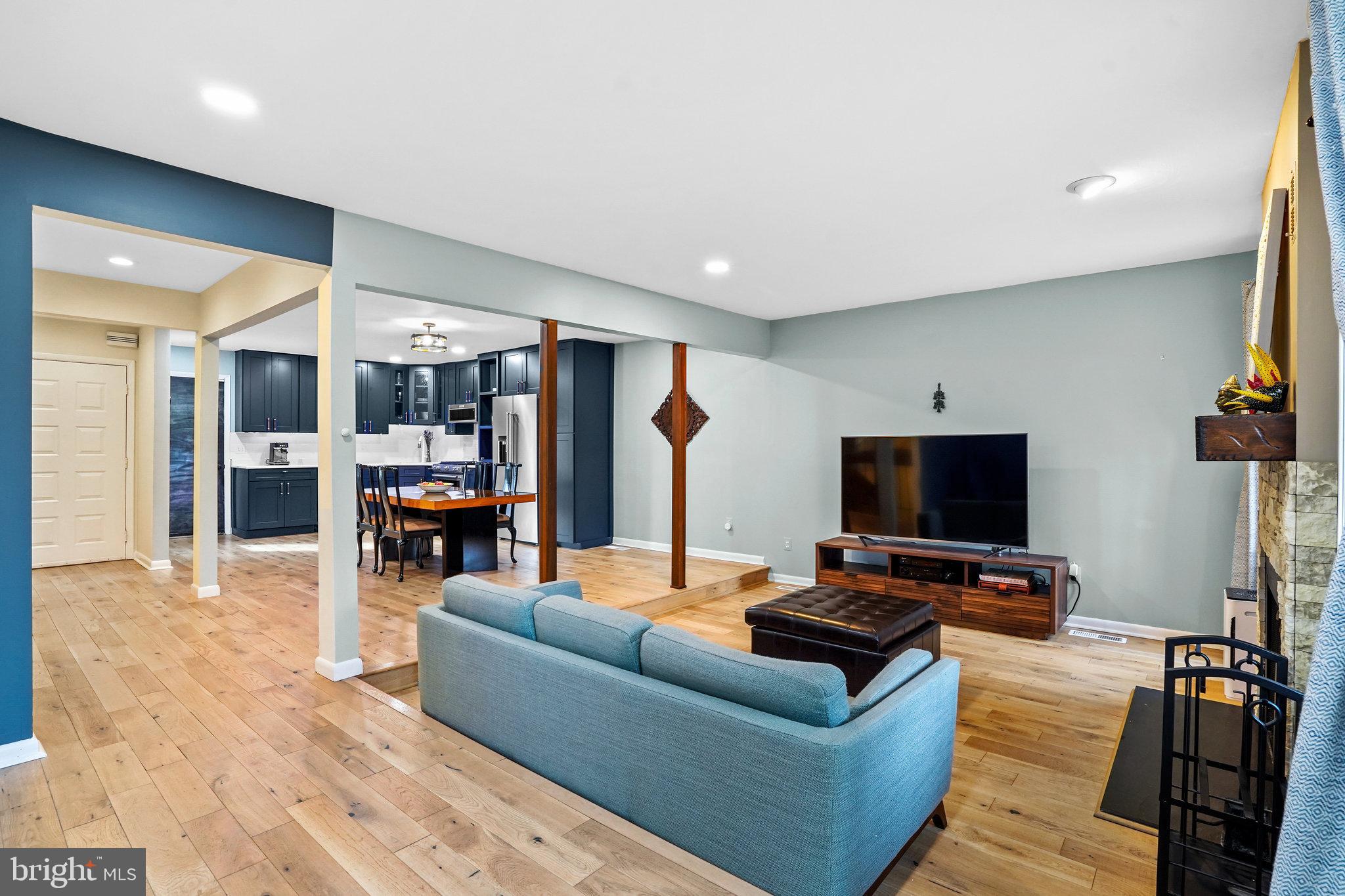2247 Cedar Cove Court Reston, VA 20191 - Photo 12 of 46 Living Room