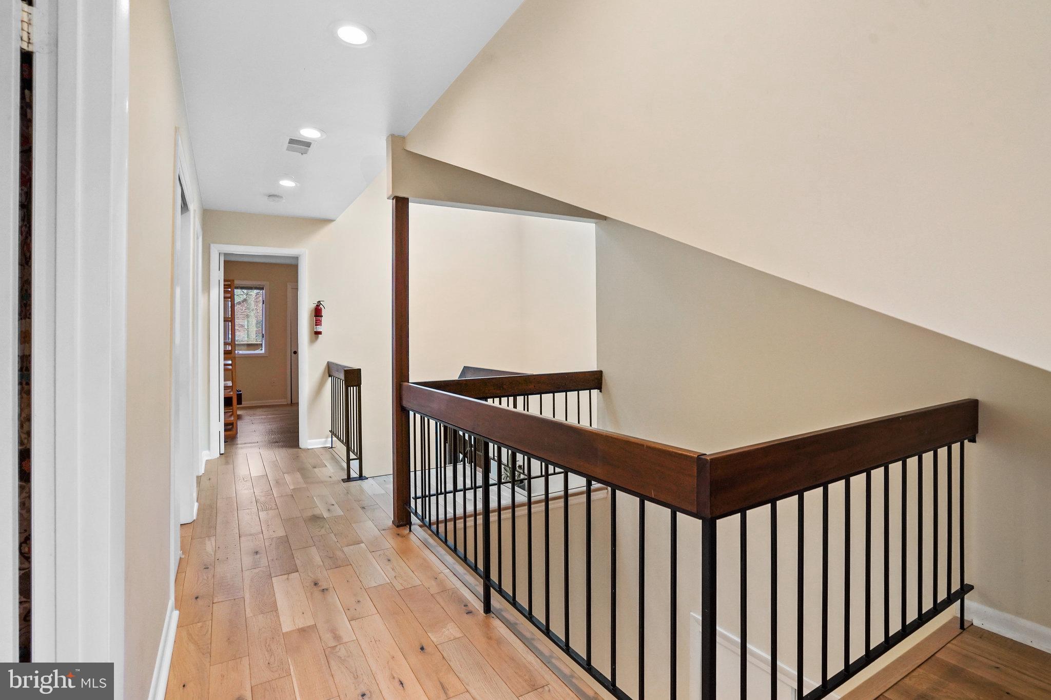 2247 Cedar Cove Court Reston, VA 20191 - Photo 17 of 46 Upper level Hallway