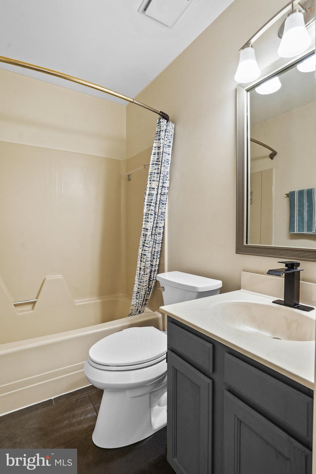 2247 Cedar Cove Court Reston, VA 20191 - Photo 21 of 46 Primary Bathroom