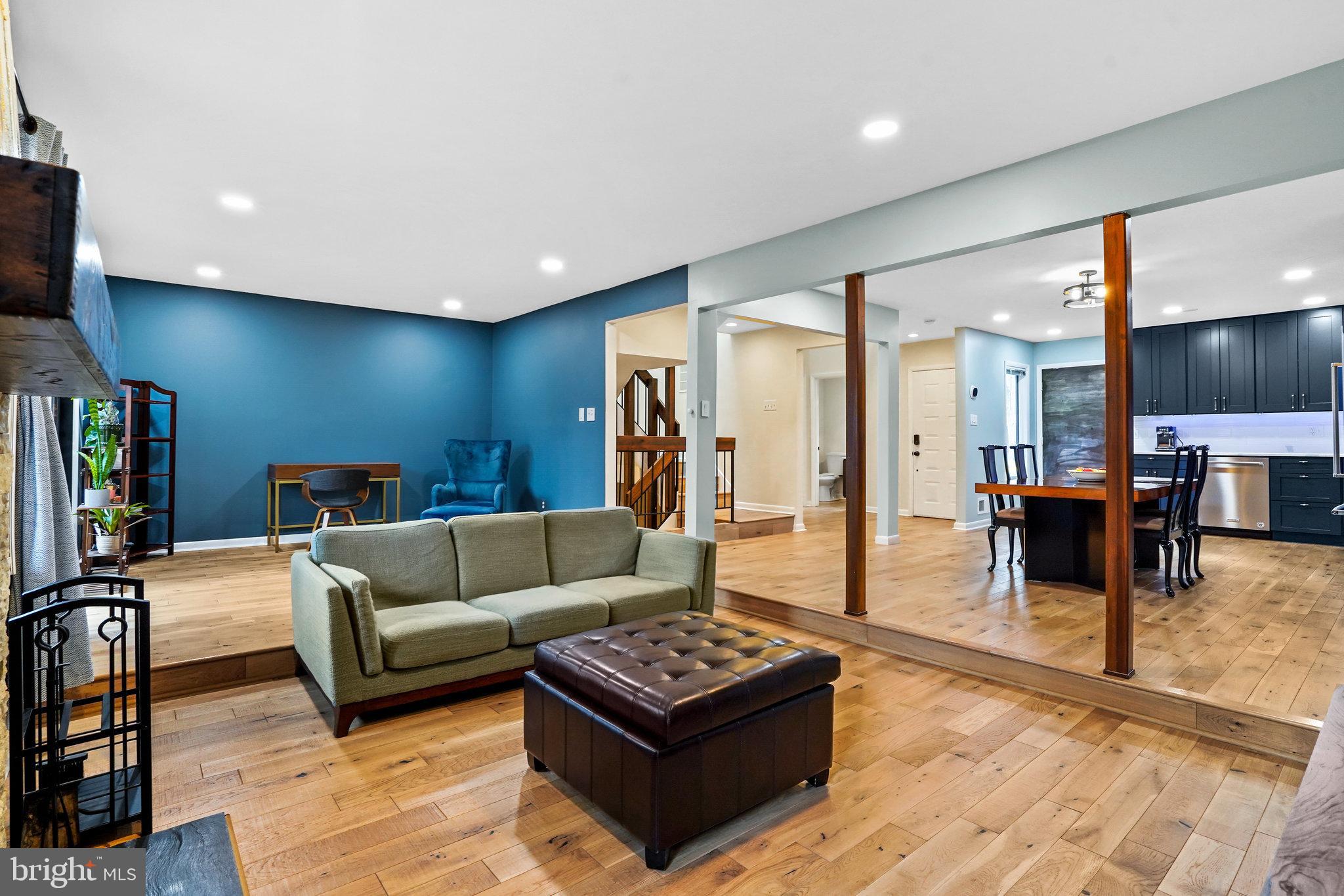 2247 Cedar Cove Court Reston, VA 20191 - Photo 10 of 46 Living Room