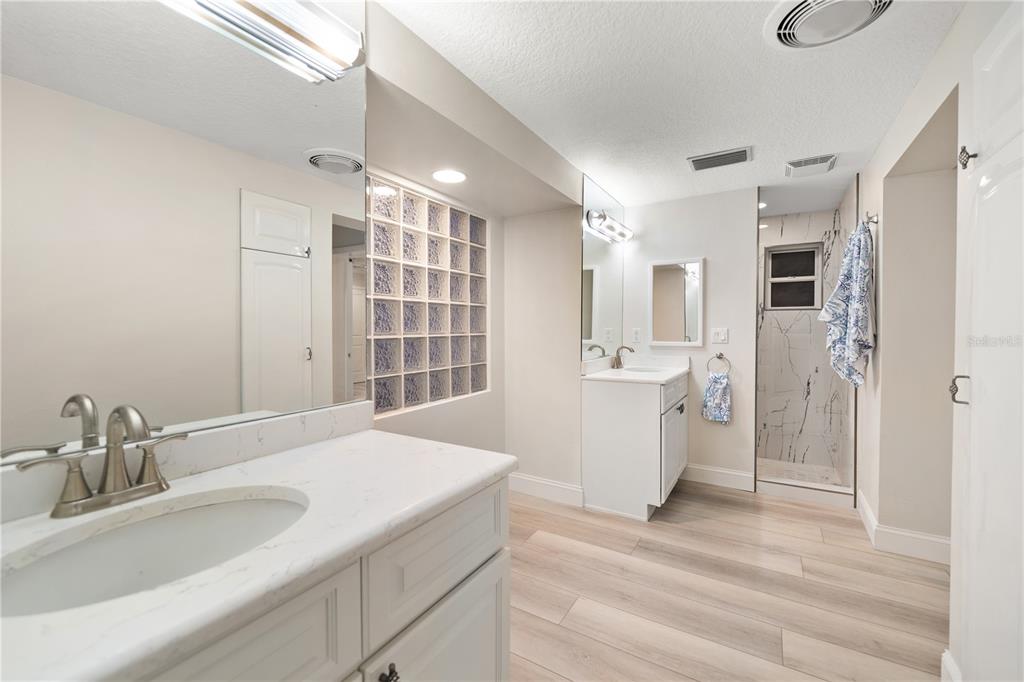 402 Harbor View Lane Largo, FL 33770 - Photo 14 of 38