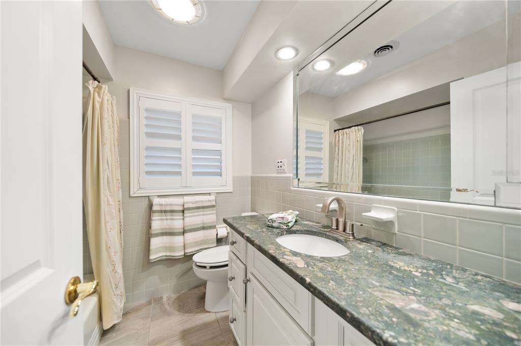 402 Harbor View Lane Largo, FL 33770 - Photo 17 of 38