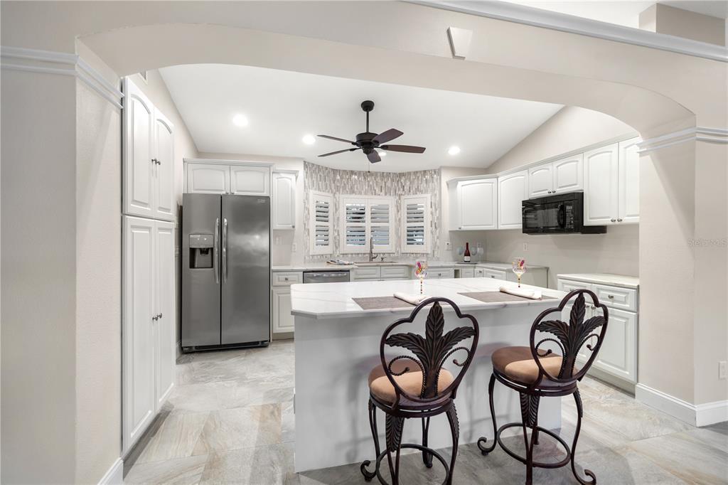 402 Harbor View Lane Largo, FL 33770 - Photo 5 of 38