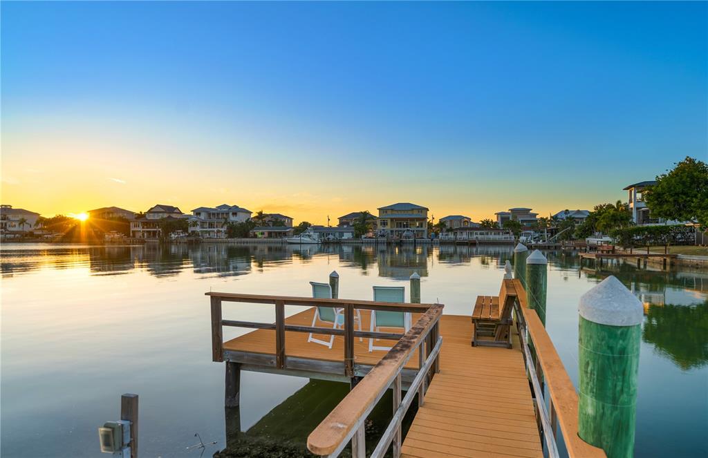 402 Harbor View Lane Largo, FL 33770 - Photo 6 of 38