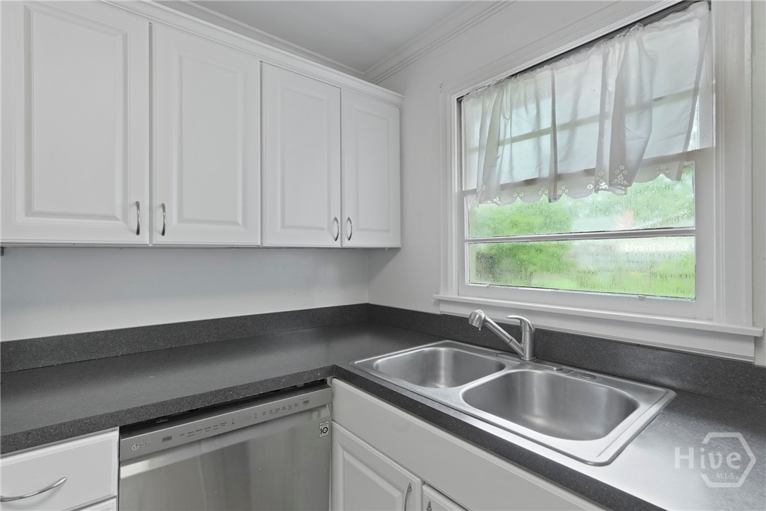 218 East 65th Street Savannah, GA 31405 - Photo 15 of 45