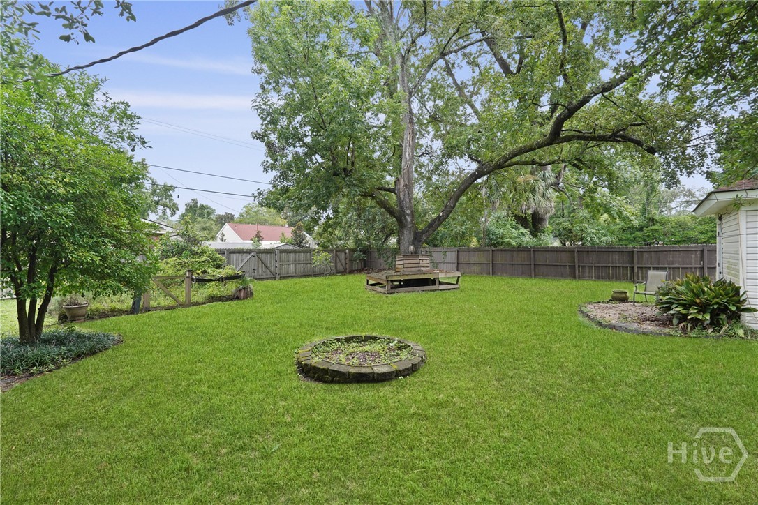 218 East 65th Street Savannah, GA 31405 - Photo 40 of 45