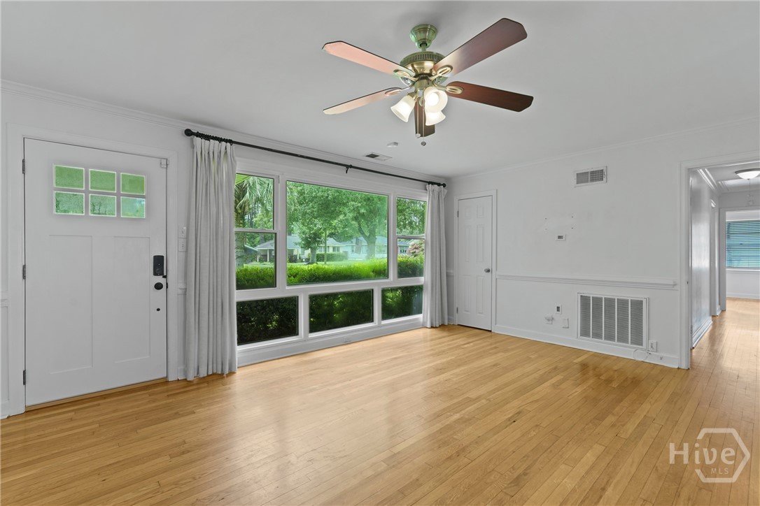 218 East 65th Street Savannah, GA 31405 - Photo 5 of 45