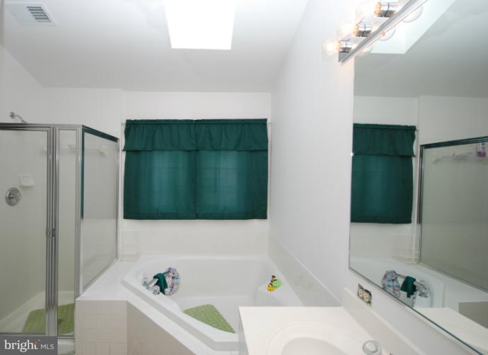 2112 Elm Tree Lane Silver Spring, MD 20906 - Photo 18 of 24 Bath (Master)
