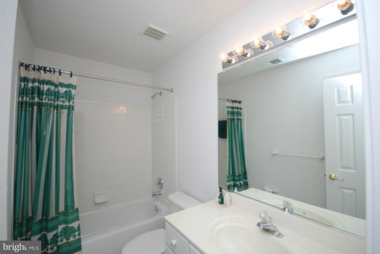 2112 Elm Tree Lane Silver Spring, MD 20906 - Photo 4 of 24 Bath