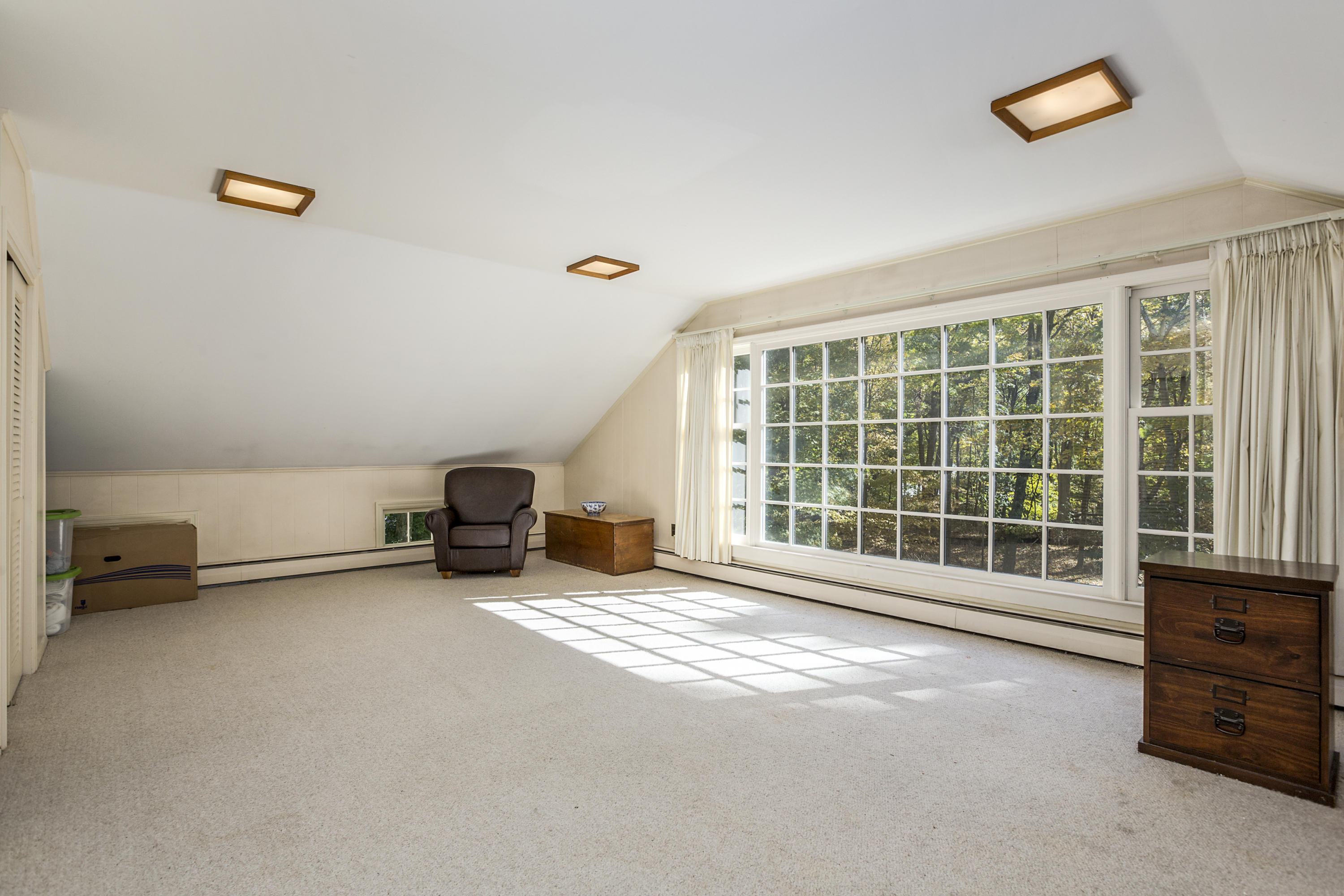 75 Delafield Island Road Darien, CT 06820 - Photo 15 of 28 an empty room with furniture and a window