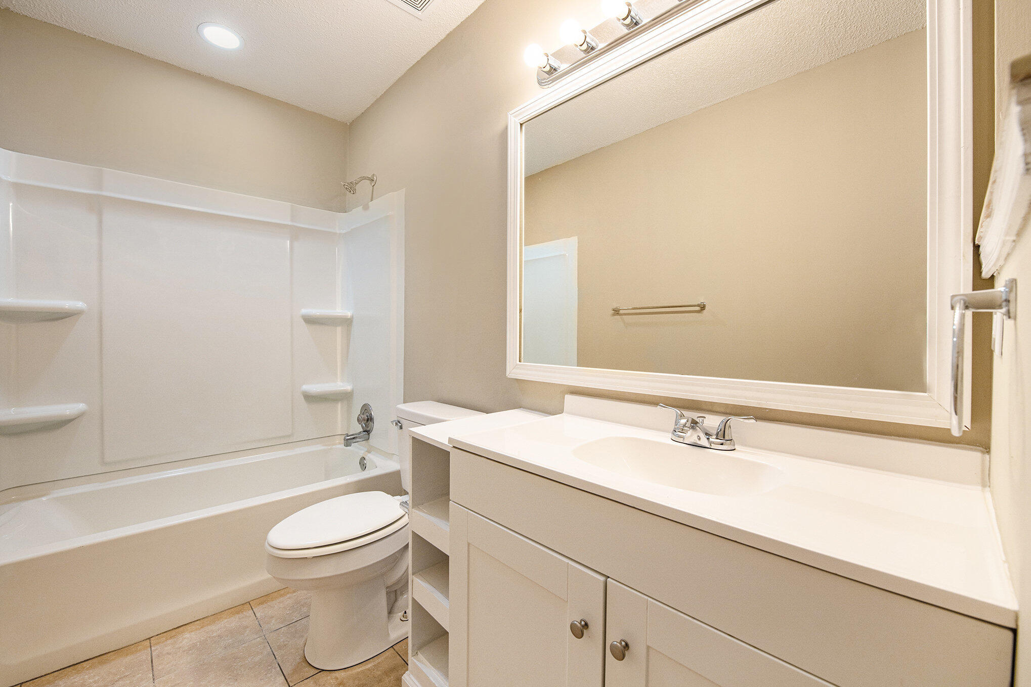 407 Kingbird Road Ladson, SC 29456 - Photo 12 of 18 012_file_211