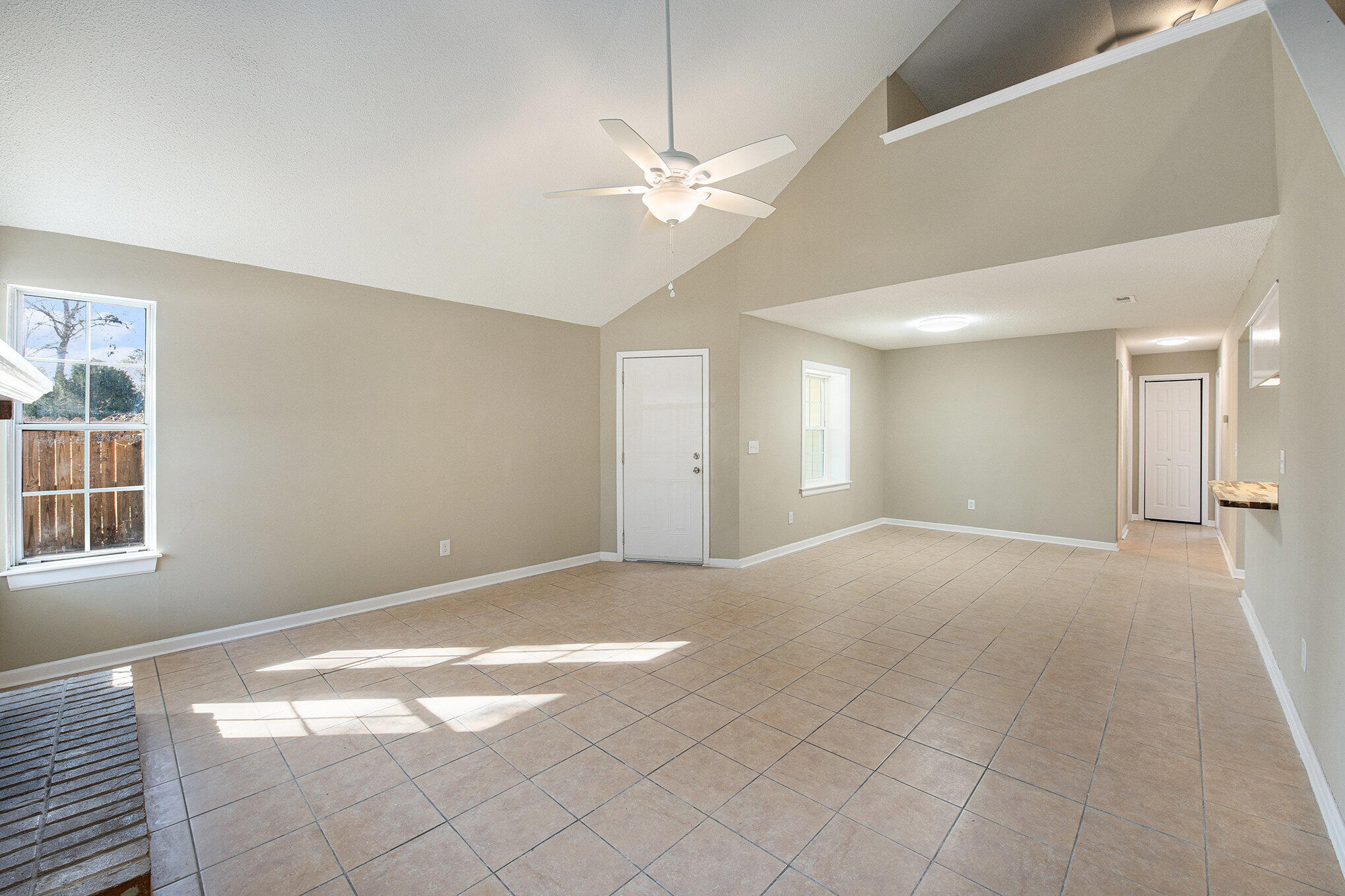 407 Kingbird Road Ladson, SC 29456 - Photo 4 of 18 004_file_979