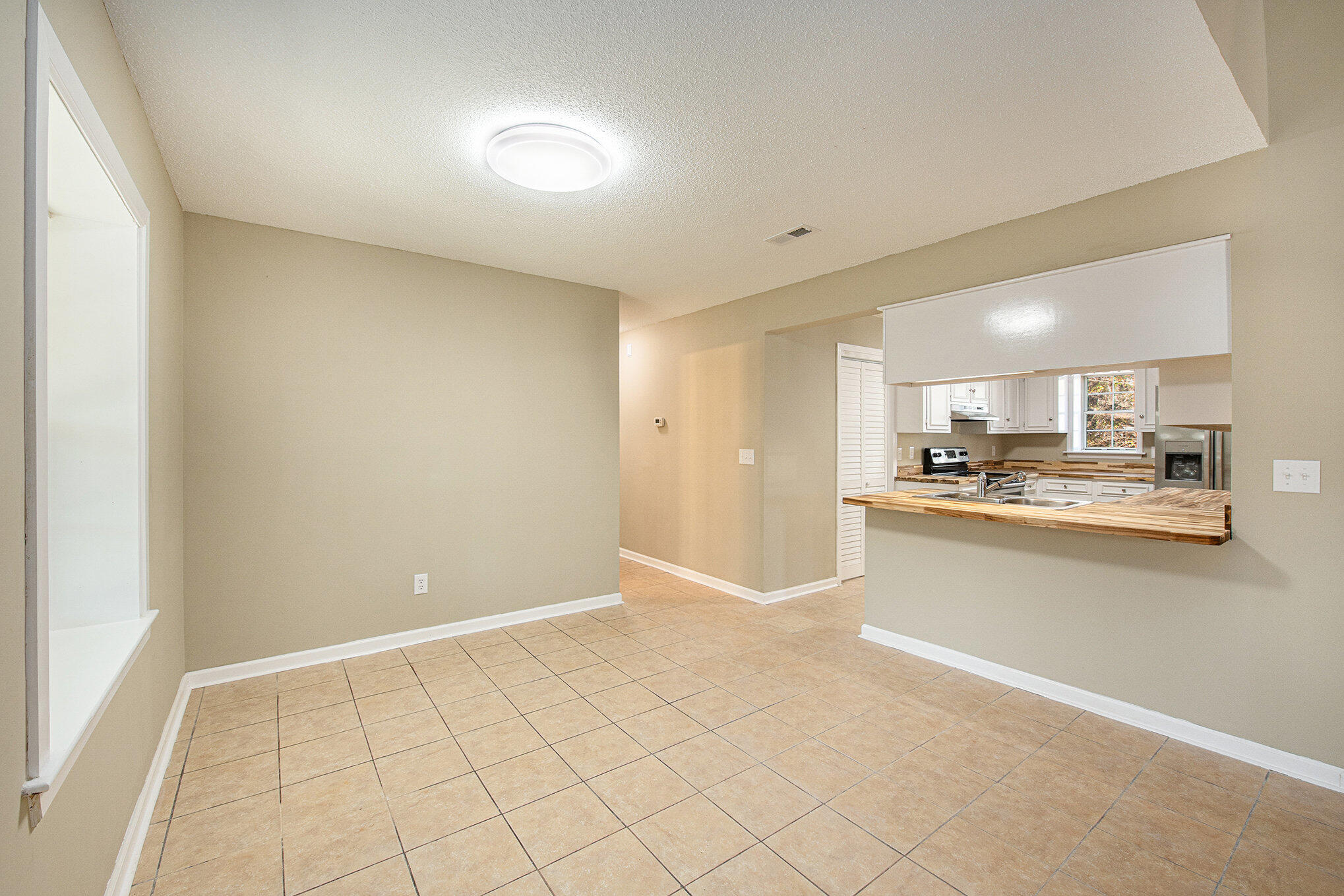 407 Kingbird Road Ladson, SC 29456 - Photo 5 of 18 005_file_737