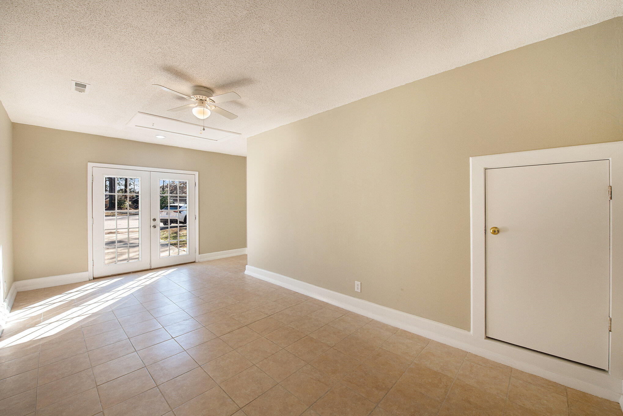407 Kingbird Road Ladson, SC 29456 - Photo 8 of 18 008_file_962