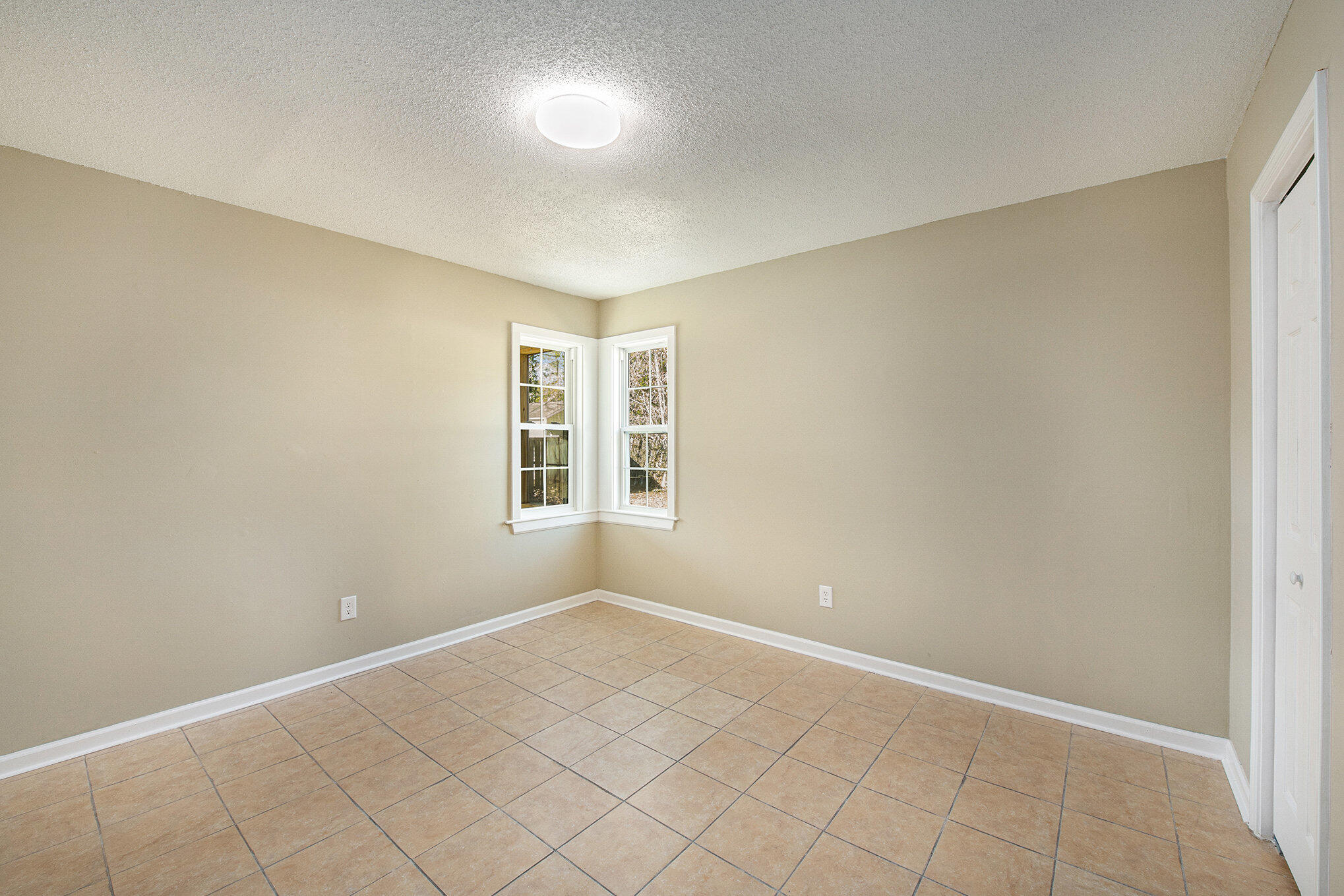 407 Kingbird Road Ladson, SC 29456 - Photo 10 of 18 010_file_492