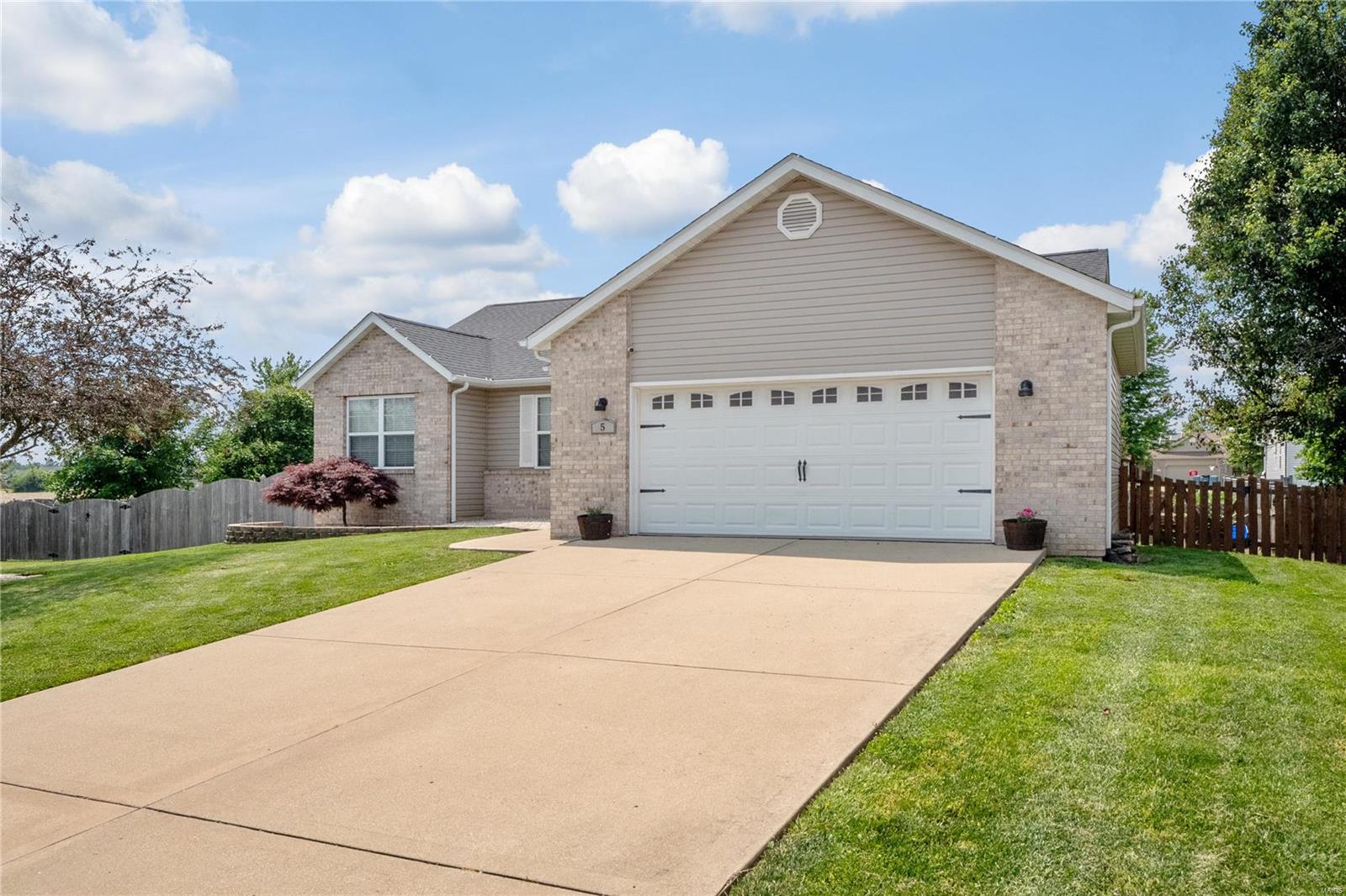 5 Pinebrooke Troy, IL 62294 - Photo 2 of 27