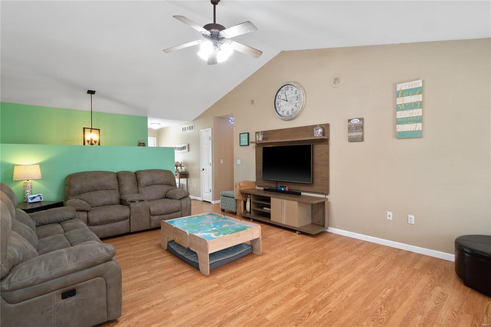 5 Pinebrooke Troy, IL 62294 - Photo 8 of 27