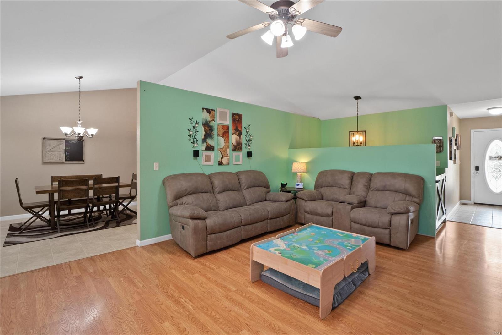 5 Pinebrooke Troy, IL 62294 - Photo 9 of 27