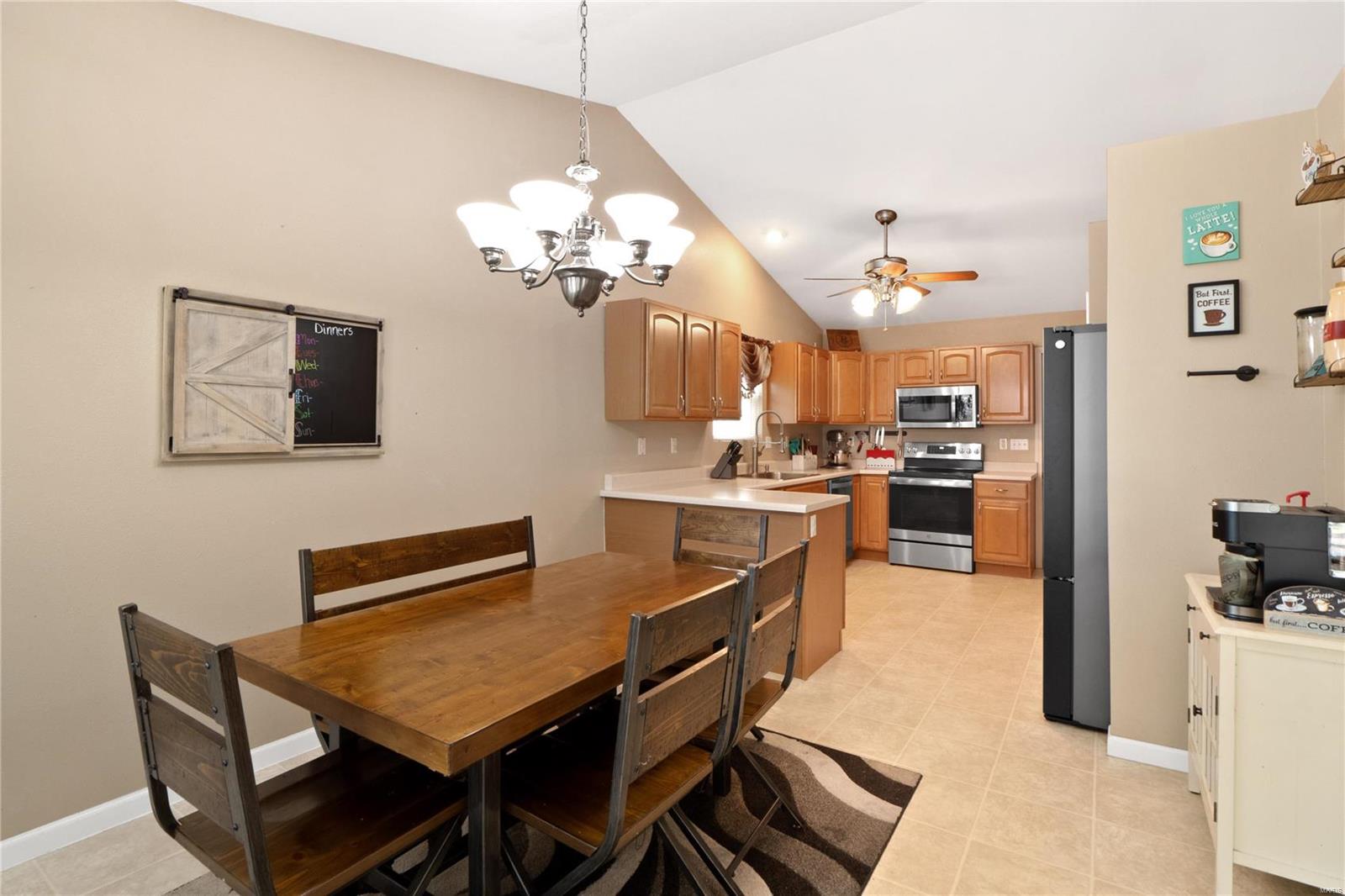 5 Pinebrooke Troy, IL 62294 - Photo 10 of 27