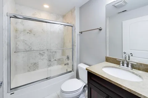 $675,000 | 1915 West Diversey Parkway, Unit 402, Chicago, IL 60614