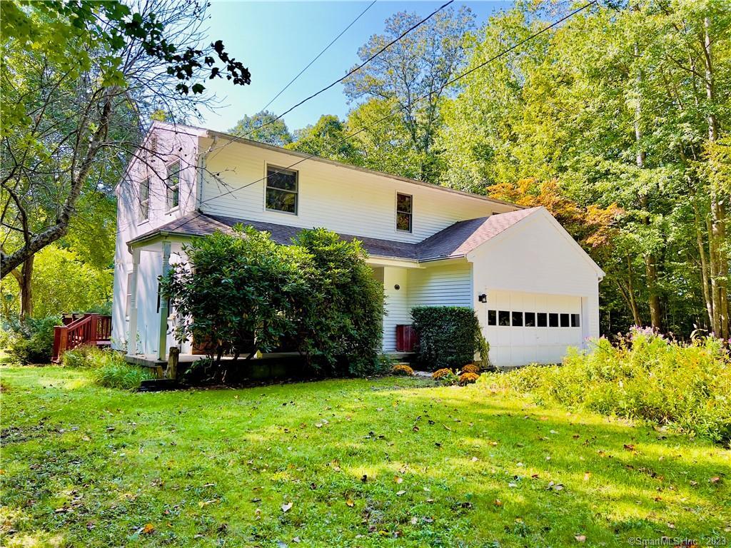 a view of a house with a yard