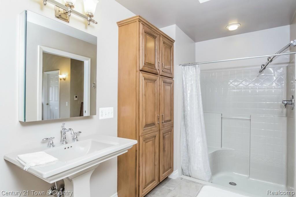 6038 Bordman Road Romeo, MI 48065 - Photo 19 of 32 021-Master_Bathroom-1638911-large.jpg
