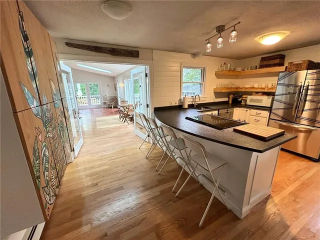 $2,000 | 52 Lawn Avenue, Jamestown, RI 02835