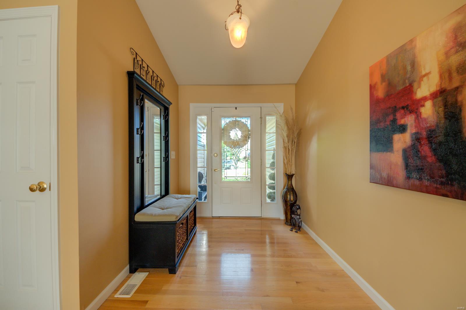 225 Jacobs Way St. Peters, MO 63376 - Photo 2 of 41