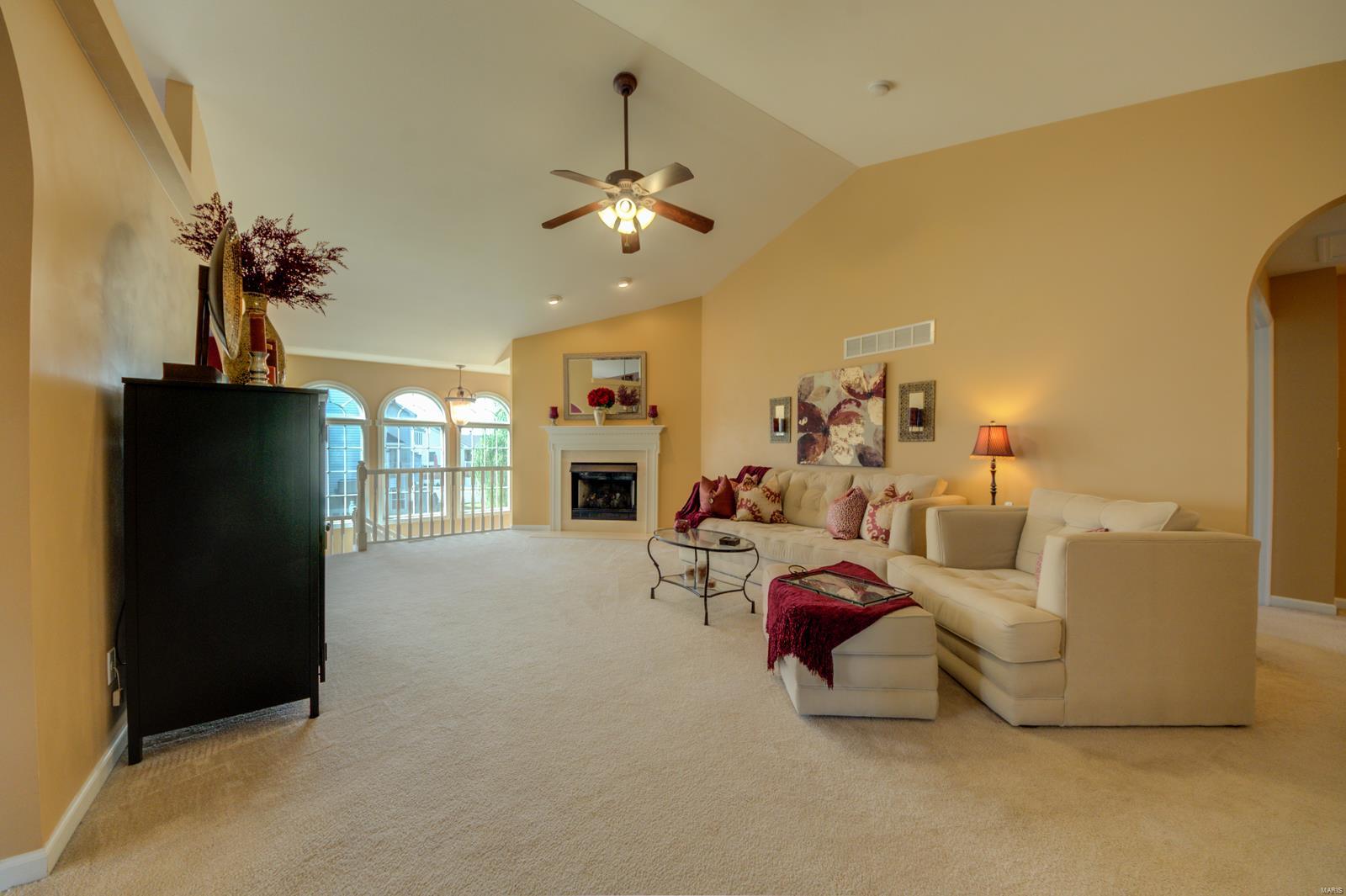 225 Jacobs Way St. Peters, MO 63376 - Photo 4 of 41