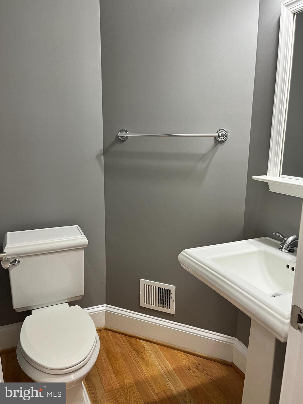 711 Carpenter Road Alexandria, VA 22314 - Photo 12 of 30 Half Bath