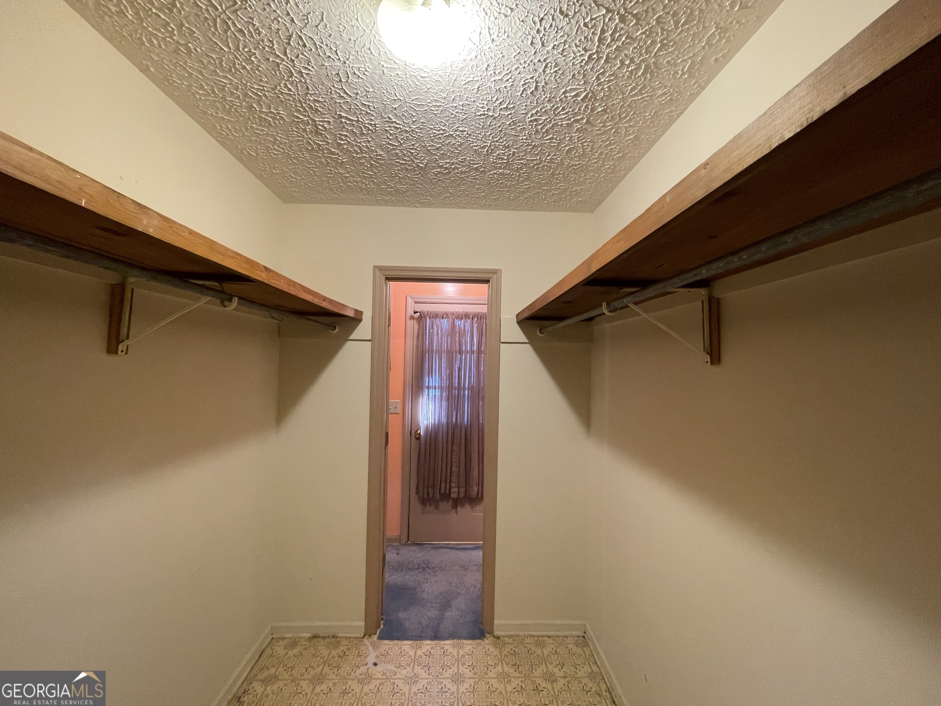 173 Berkley Road Cochran, GA 31014 - Photo 29 of 88 a view of walk in closet