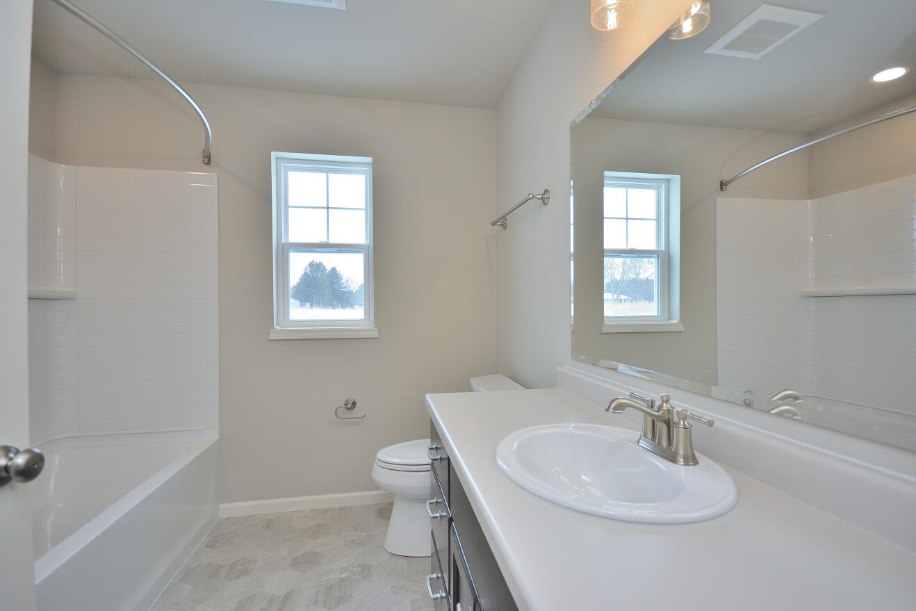 1121 Elderberry Road Oconomowoc, WI 53066 - Photo 10 of 30 90 ARWT (5)