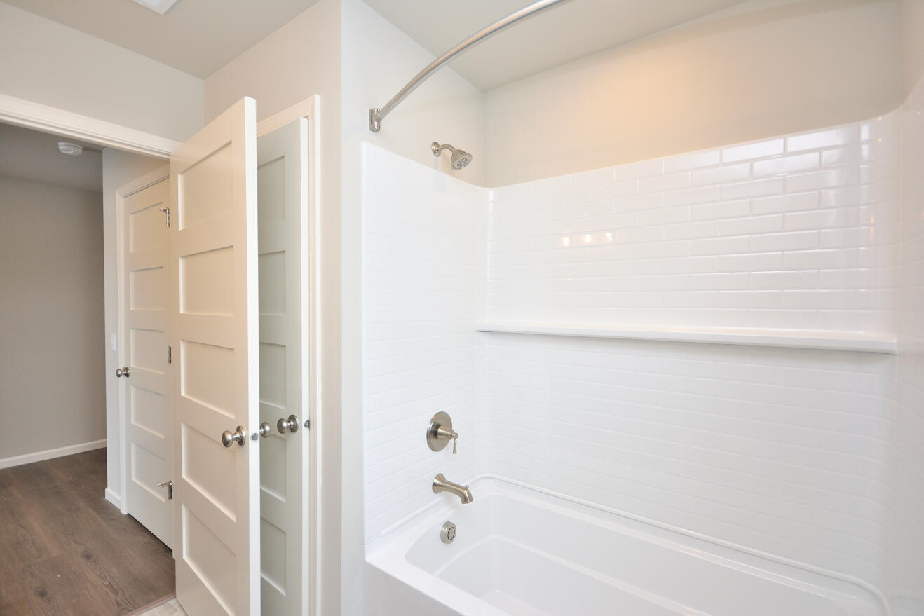 1121 Elderberry Road Oconomowoc, WI 53066 - Photo 11 of 30 90 ARWT (6)