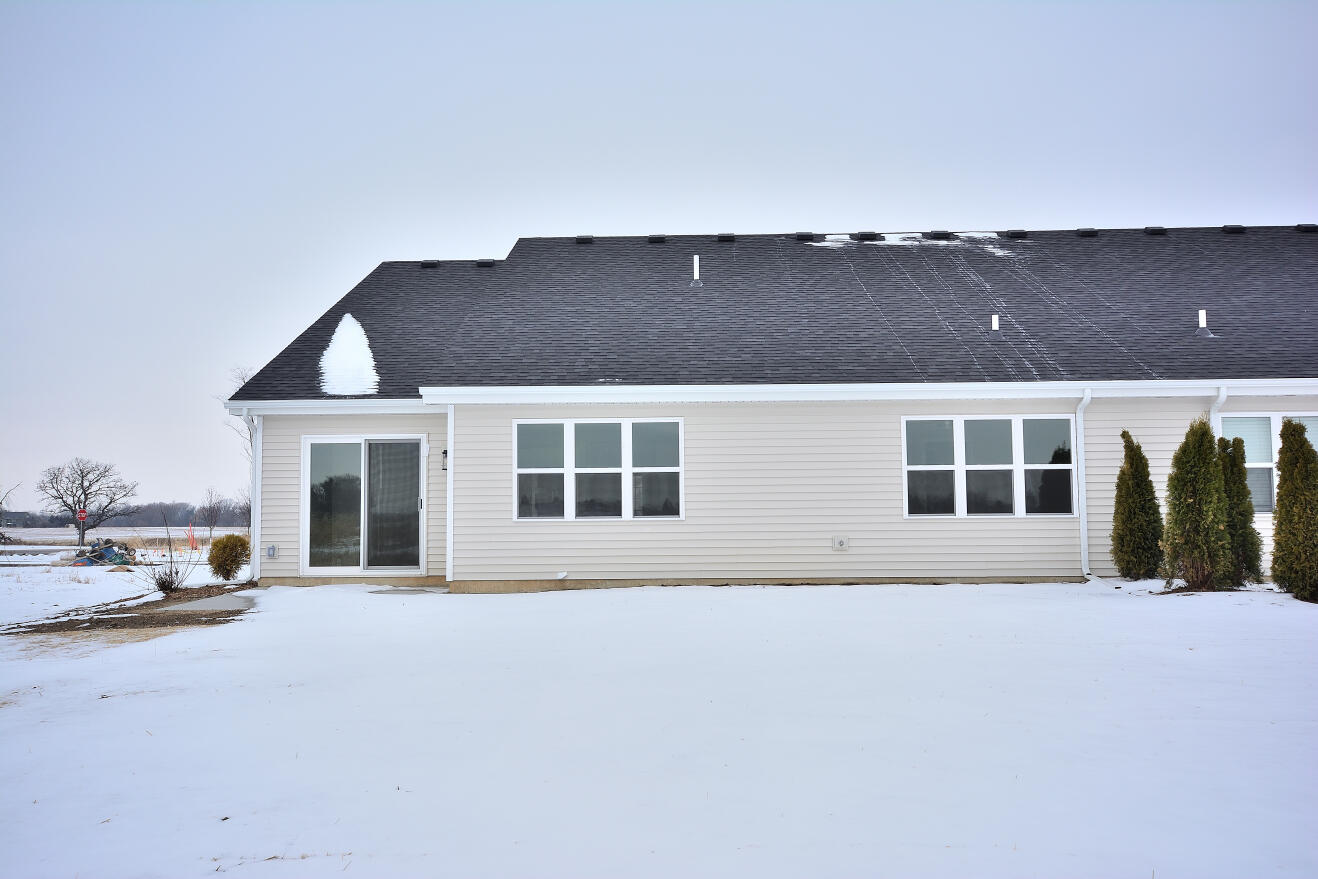 1121 Elderberry Road Oconomowoc, WI 53066 - Photo 6 of 30 90 ARWT (1)