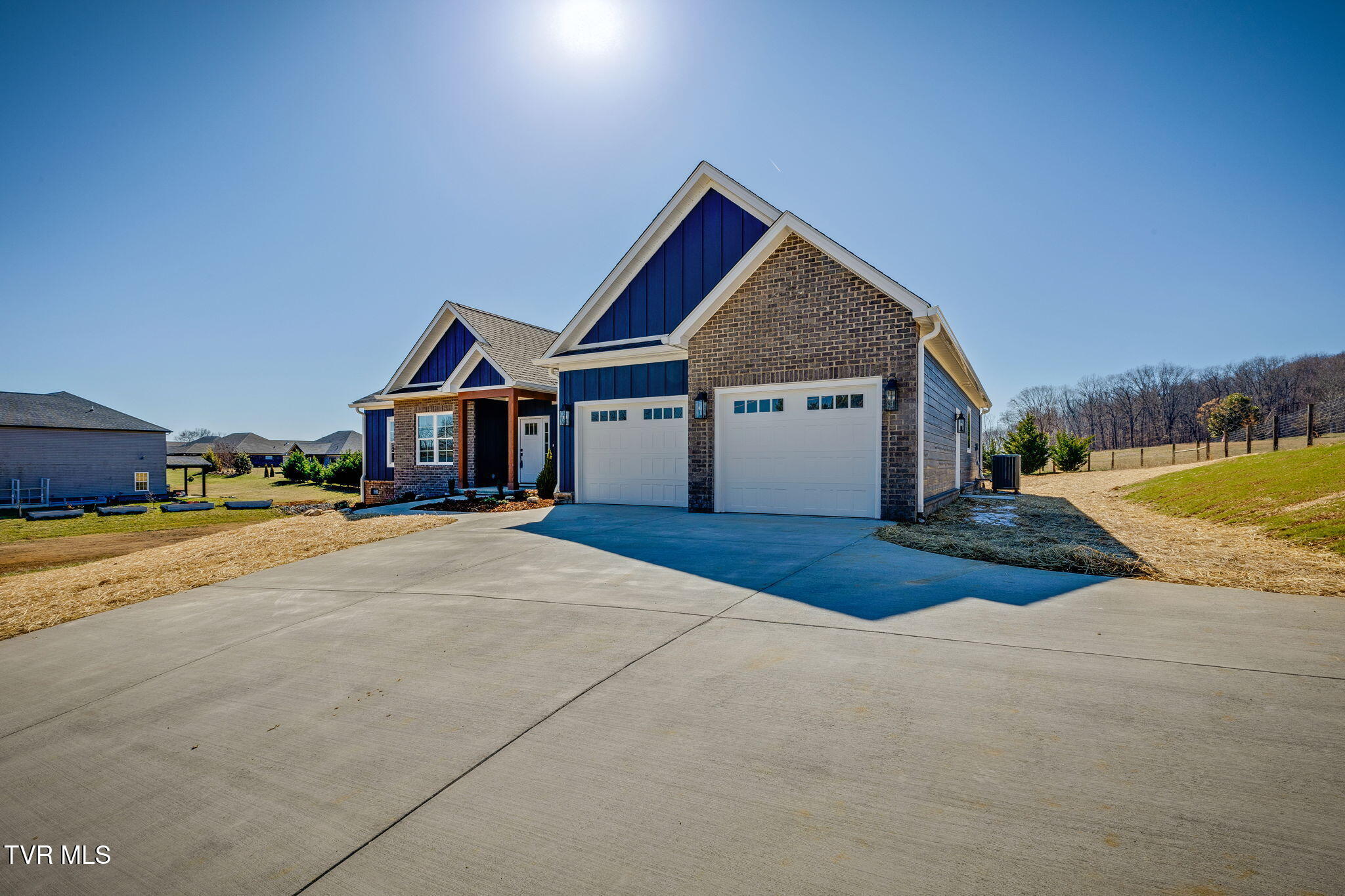 321 Allison Road Piney Flats, TN 37686 - Photo 2 of 36 002