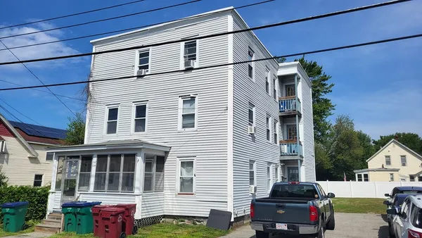 $2,600 | 102 Martin Street, Unit 1, Lowell, MA 01854