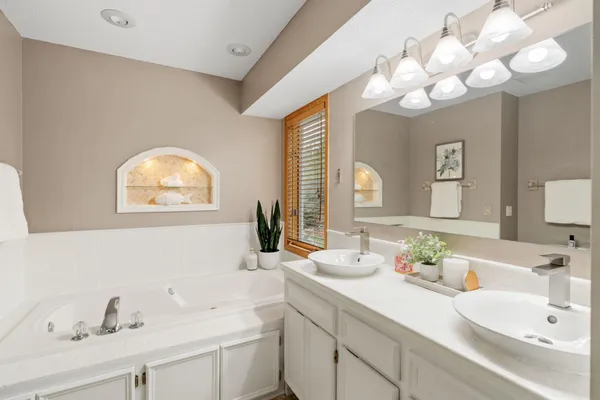 $599,900 | 16710 Innsbrook Drive, Lakeville, MN 55044