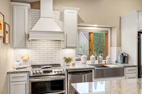 $599,900 | 16710 Innsbrook Drive, Lakeville, MN 55044