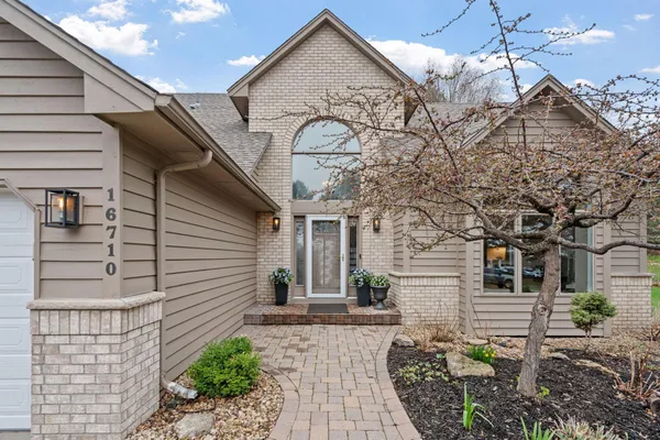 $599,900 | 16710 Innsbrook Drive, Lakeville, MN 55044