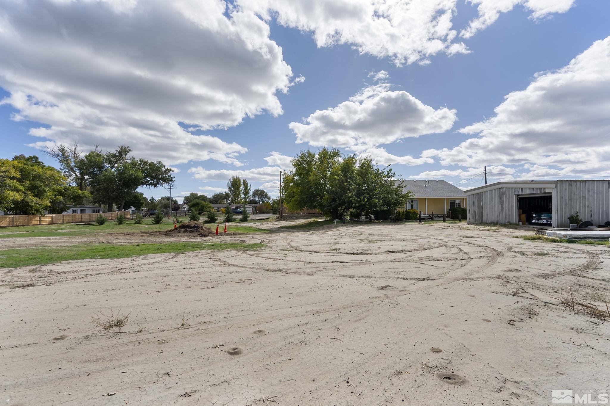 3300 Alcorn Road Fallon, NV 89406 - Photo 22 of 40 a view of a backyard of the house