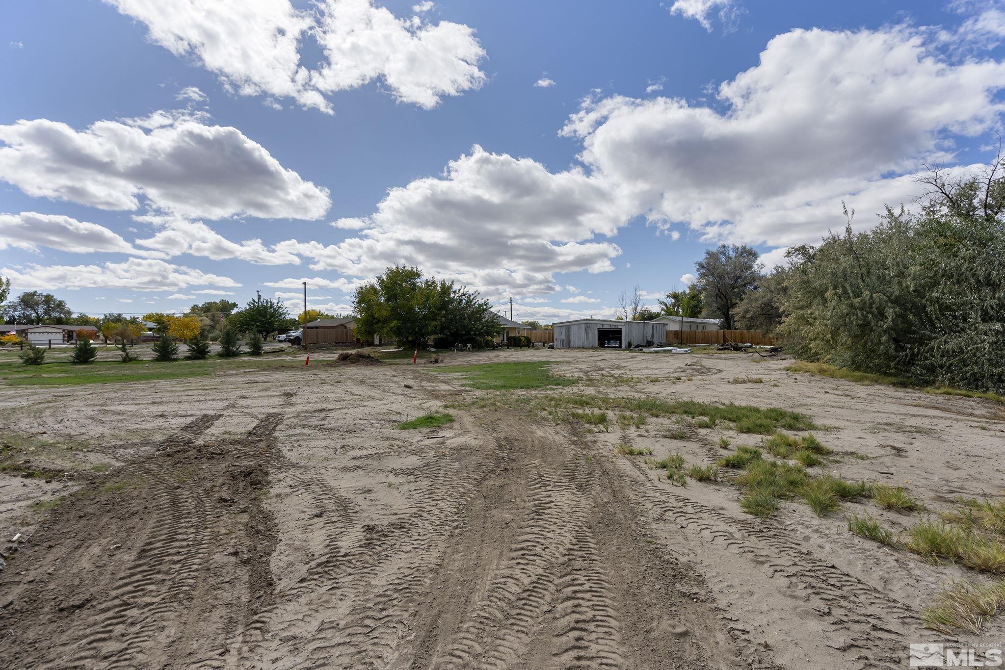 3300 Alcorn Road Fallon, NV 89406 - Photo 23 of 40 a view of a backyard