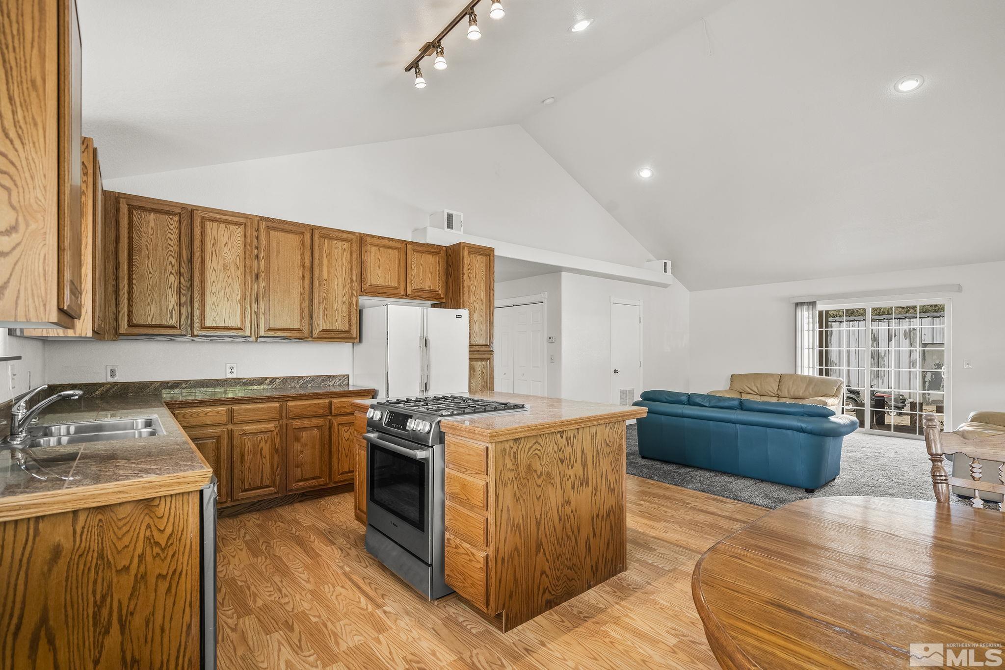 3300 Alcorn Road Fallon, NV 89406 - Photo 9 of 40 a kitchen that has a sink and a stove in it