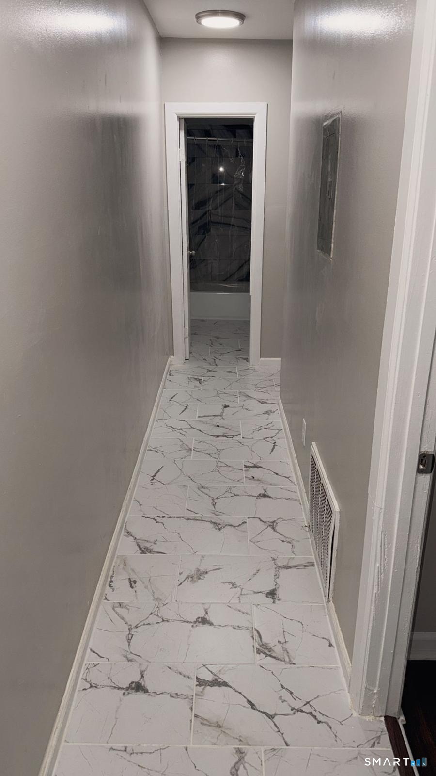 1071 Pembroke Street, Unit 1D Bridgeport, CT 06608 - Photo 4 of 5 a view of entryway