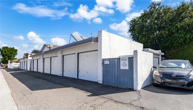 a view of a car park in front of house