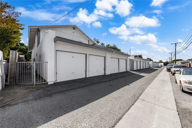 a view of a back yard of the house