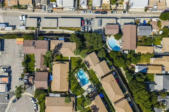 an aerial view of a house with outdoor space and lake view