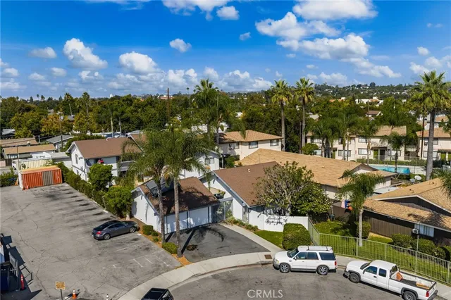 a view of a houses with yard