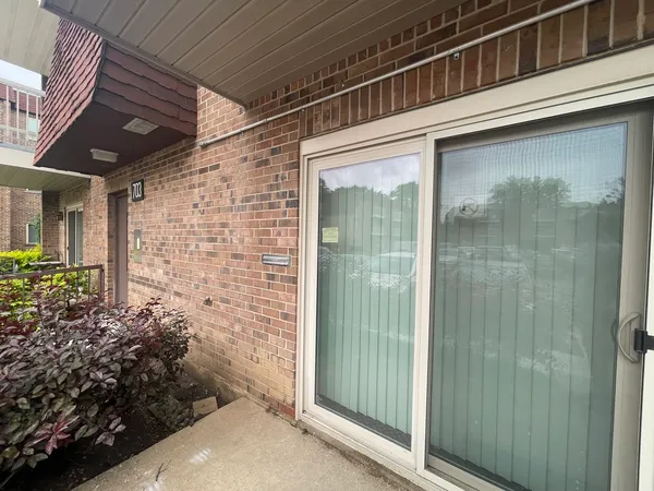$110,000 | 703 West Central Road, Unit A2, Mount Prospect, IL 60056